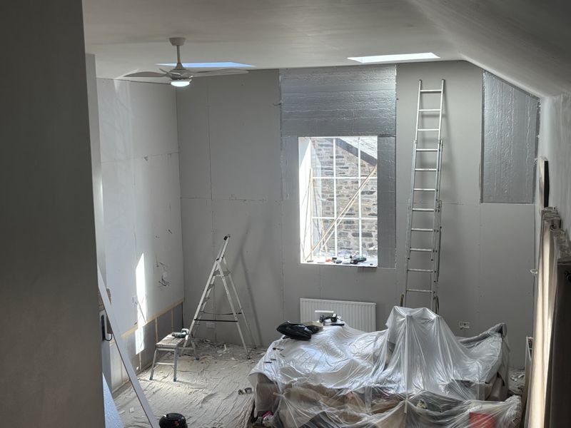 Plasterboard installation over insulation